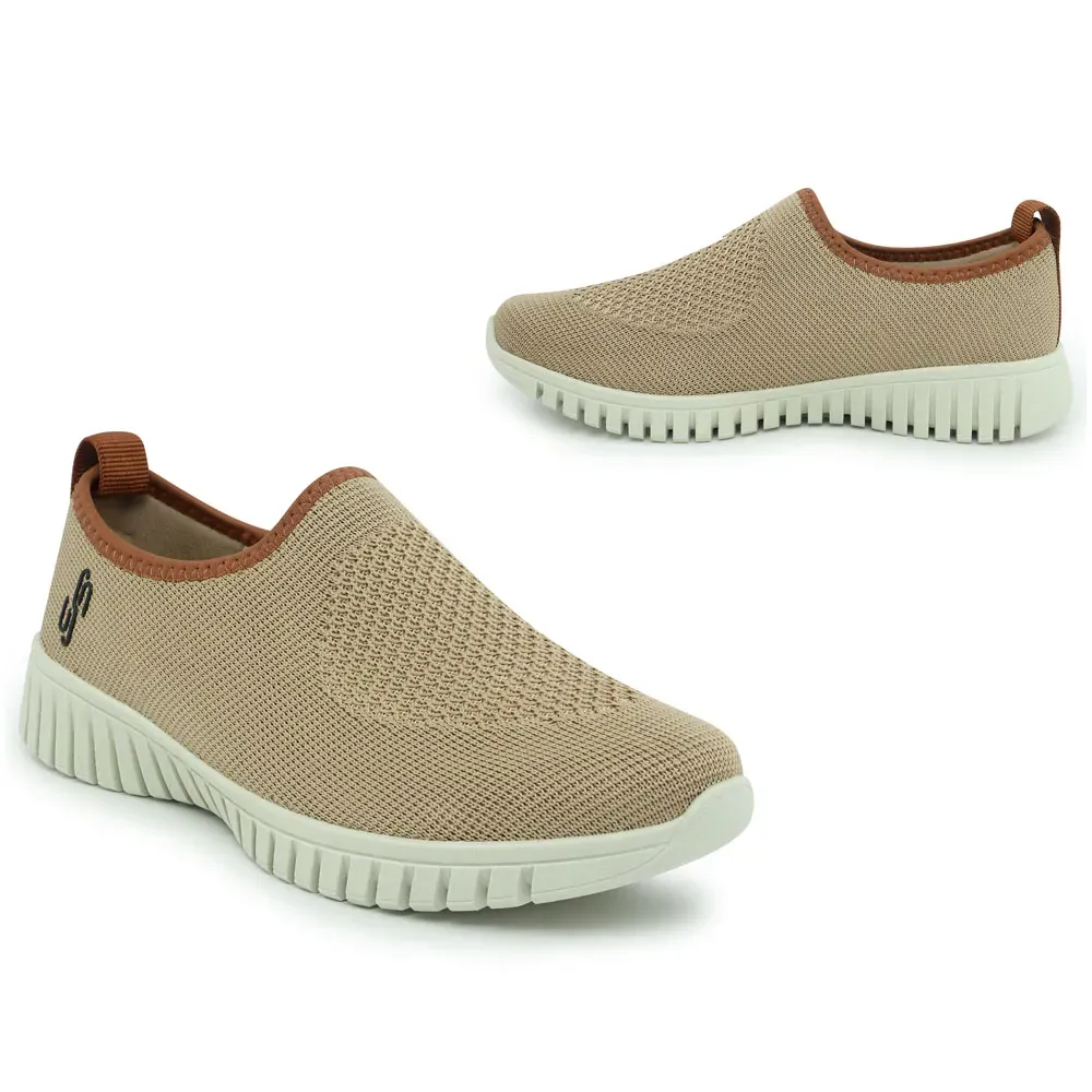 Par de tênis slip-on feminino bege Usaflex para uso casual